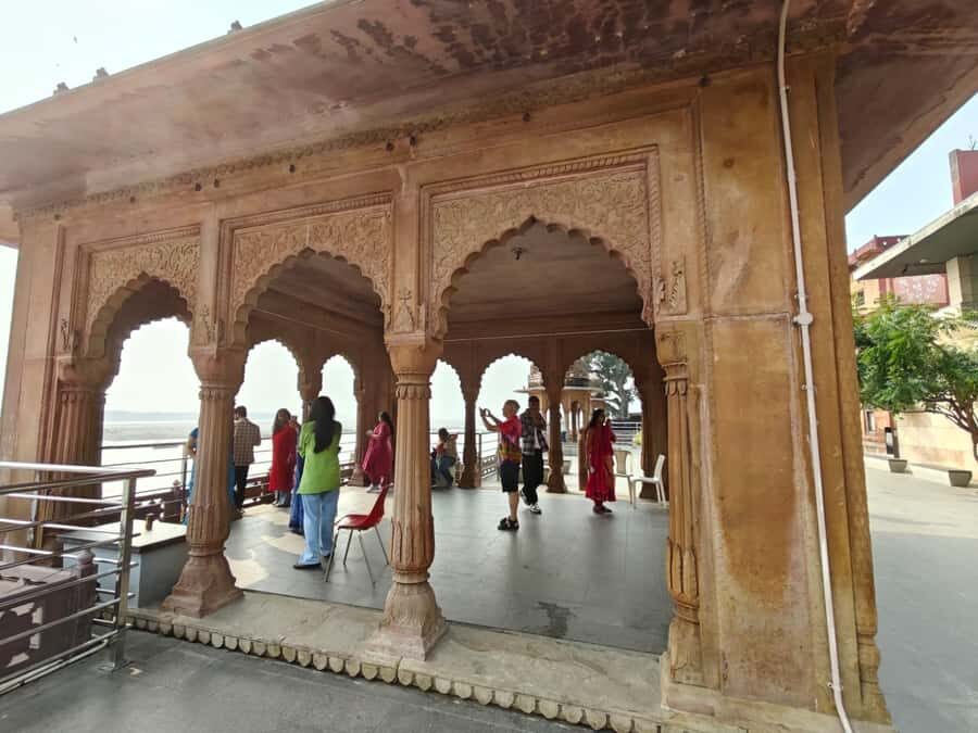 Guided Walking Tour of Ghats and Galis of Varanasi - Thatheri Bazaar: Craft and Commerce Under the Same Roofline