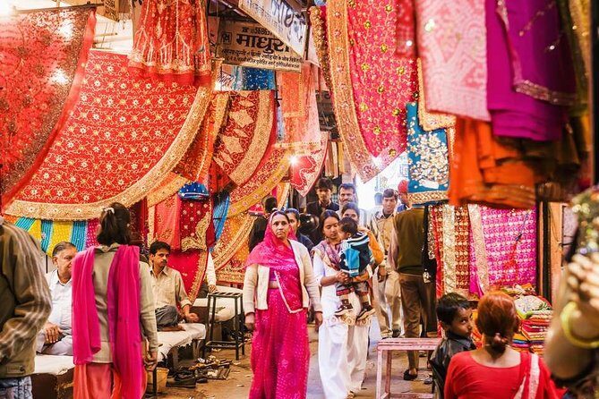 Half Day Delhi Shopping Tour With Shopping Consultant - Pickup, air-conditioned car, and the 6-hour half-day rhythm