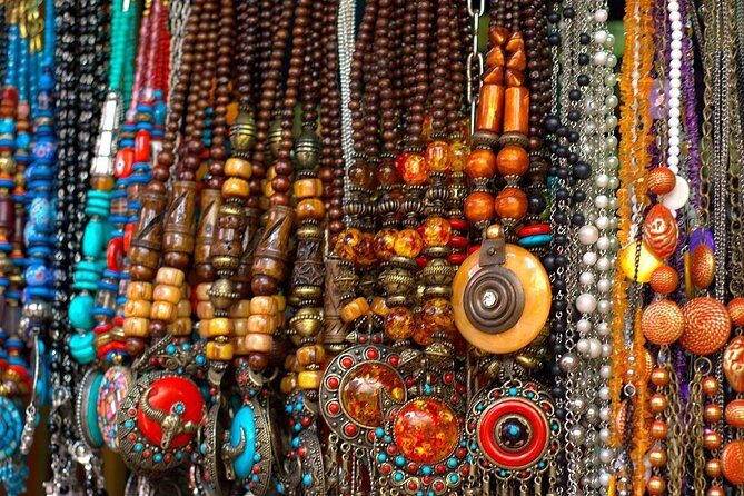 Half Day Delhi Shopping Tour With Shopping Consultant - Connaught Place: fabrics, handicrafts, and a calmer shopping start
