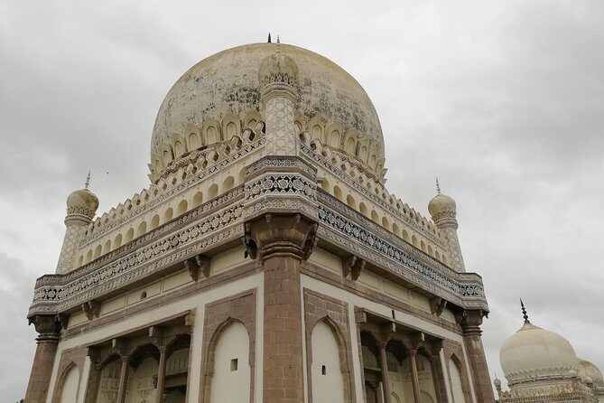 Half day Hyderabad tour to Golkonda fort & Qutub Shahi tombs in private car - Private car logistics: fewer headaches, more sightseeing time