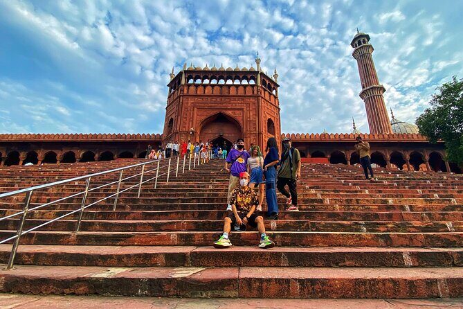 Half-Day Premium Classic Old Delhi Cycling Tour - Unity in Diversity - Stop 4: Khari Baoli and Asia’s spice market smell test