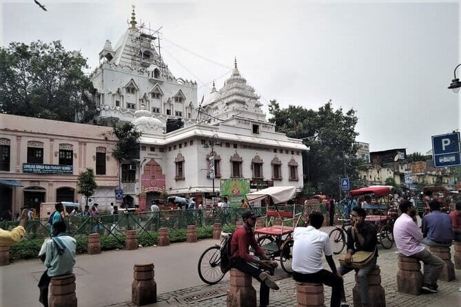 Half-Day Private Walking Tour of Old Delhi - Gurudwara Sis Ganj Sahib: a free temple stop with neighborhood context