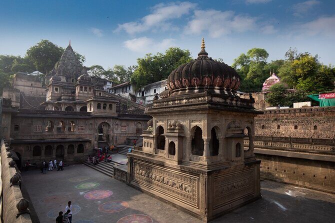 Heritage and History: Maheshwar Day Tour from Indore - Ahilya Devi Maheshwar Fort: carvings and Narmada panoramas