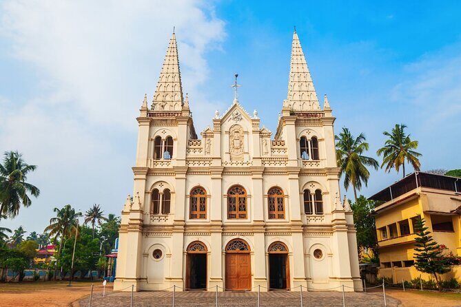Heritage & Cultural Walk of Kochi (2 Hours Guided Walking Tour) - Stop 1: that Kochi clock souvenir and the city’s story in one detail