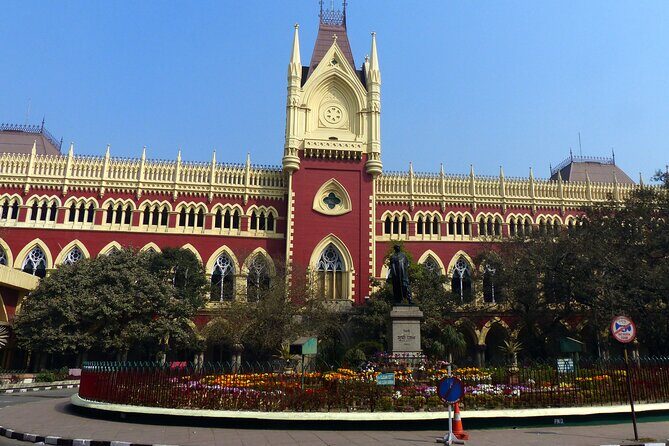 Heritage & Cultural Walk of Kolkata (2 Hours Guided Walking Tour) - Getting oriented at Writers’ Building in central B.B.D. Bagh