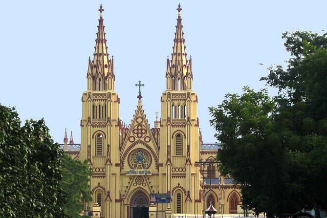 Heritage & Cultural Walk of Madurai (2 Hours Guided Walking Tour) - Ending at Meenakshi Amman Temple: walled worship, sacred water, and sculpted gate towers
