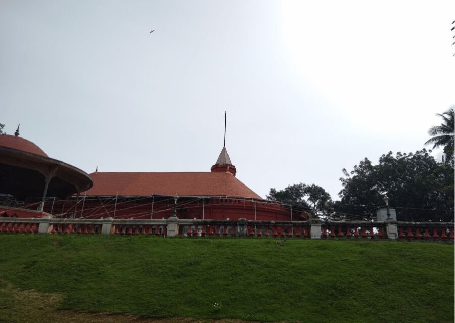 Heritage & Cultural Walk of Trivandrum Guided Walking Tour - Connemara Market, Palayam: shopping history under arches