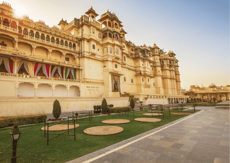 Heritage & Cultural Walk of Udaipur -Guided Walking Tour - Bagore Ki Haveli and Jagdish Temple: power, art, and carved stone