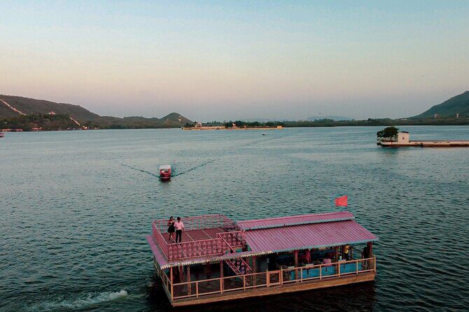 Heritage Tour : Private Boat, Havelis, City Walk & High Tea - A private Roopmati boat start on Lake Pichola