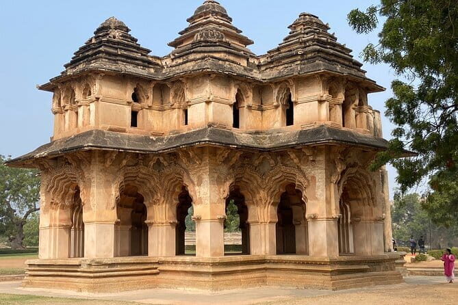 Hire a Licensed Guide for Fullday Hampi visit with own transport - Why a Govt. licensed guide changes the day