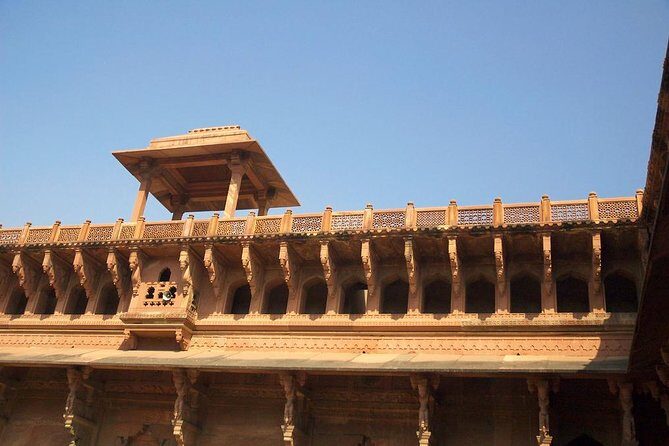 Hyderabad to Taj Mahal and Agra Fort Same Day Tour with Flights - Lunch at Pinch Of Spice: a reserved break that keeps the day on track