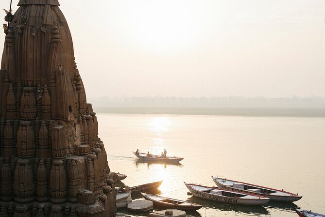 Immerse yourself in Varanasi's essence. 2 Days Tour - Day 1: Manikarnika Ghat and Meer Ghat, a day with meaning and breaks