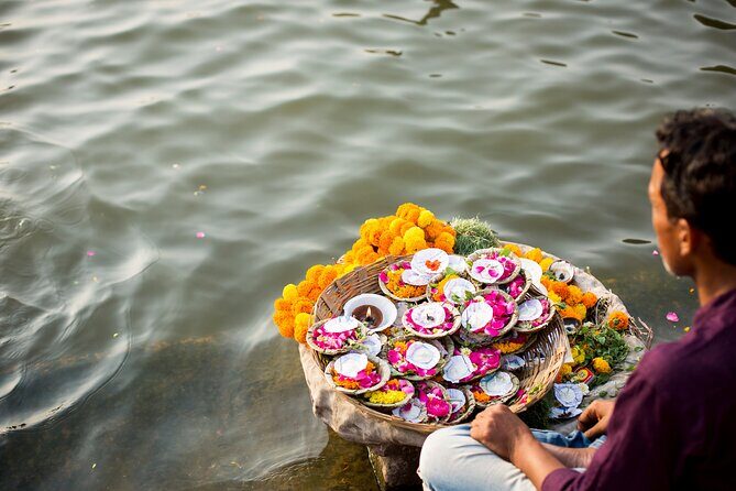 Immerse yourself in Varanasi's essence. 2 Days Tour - Banaras Ghats and temples: walking through the southern part of the city
