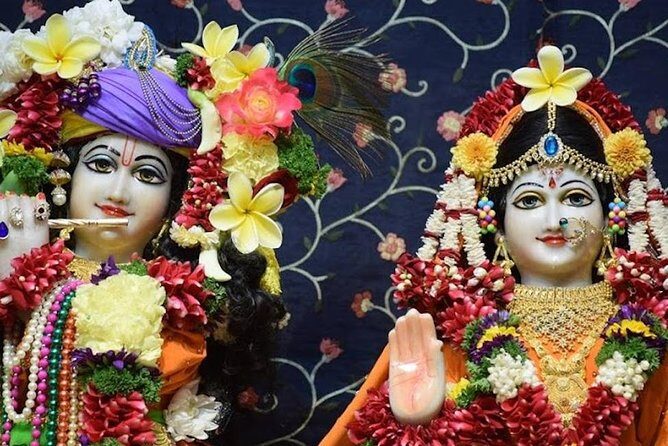 Immersive culture tour of Pune by private car with guide and local lunch - Stop 1: Shrimant Dagdusheth Halwai Ganpati Mandir and the plague-era backstory
