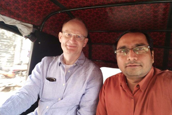 Immersive walking tour in Pune for cultural immersion with guide - How the timing and group size shape your experience