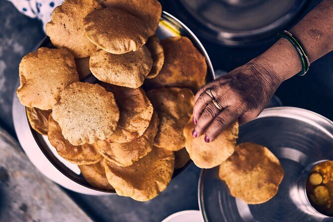 Indian Traditional Hands On Cooking Classes with local Family - Your Day Starts With Pickup: How This Keeps the Experience Calm