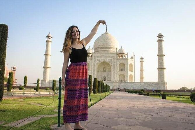 India's Best Golden Triangle Tour with Holy Ganges - ALL INCLUSIVE - Day 2: Old Delhi by Rickshaw, Jama Masjid, Chandni Chowk, and Monument Stops