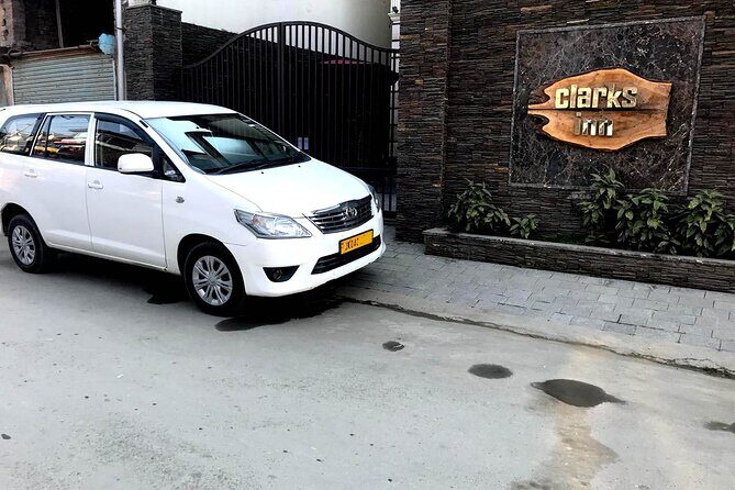 Innova To and Fro Pvt. Airport Transfer from Srinagar / Dal Lake - Pickup and Drop Timing: The Part You Should Confirm