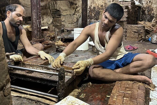 Inside Dharavi: A Unique Slum Tour with an Local Guide - 45 Minutes of Dharavi Life: Markets, Alleys, and Small Businesses