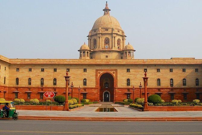 Insightful Day Tour of New Delhi: Offering great history-culture. - Lotus Temple and Qutub Minar: two UNESCO-level moods