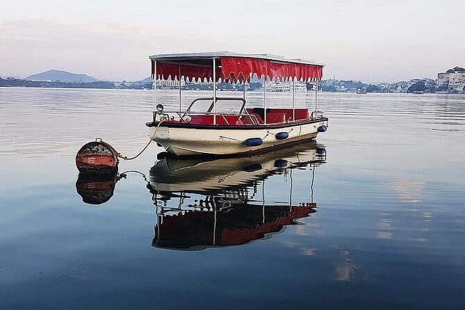 Jagmandir Island And Sunset Boat Ride On Lake Pichola, Udaipur Without Transfers - Getting Oriented: Lake Pichola Is the Whole Stage