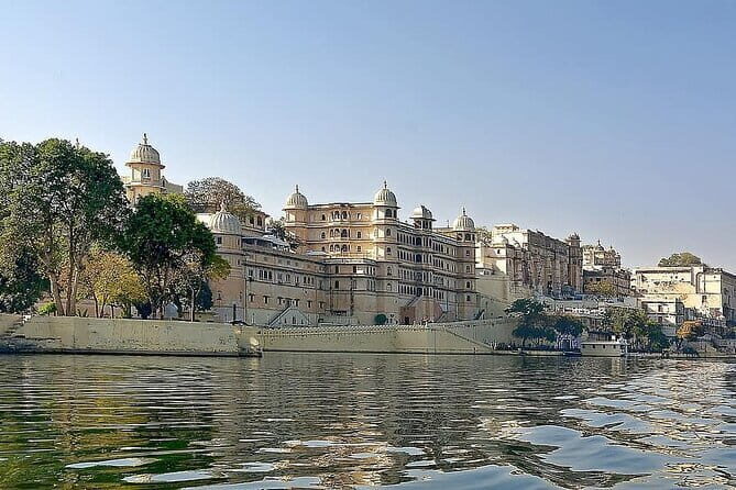 Jagmandir Island And Sunset Boat Ride On Lake Pichola, Udaipur Without Transfers - Arriving at Jagmandir Island Palace: What You’ll See First