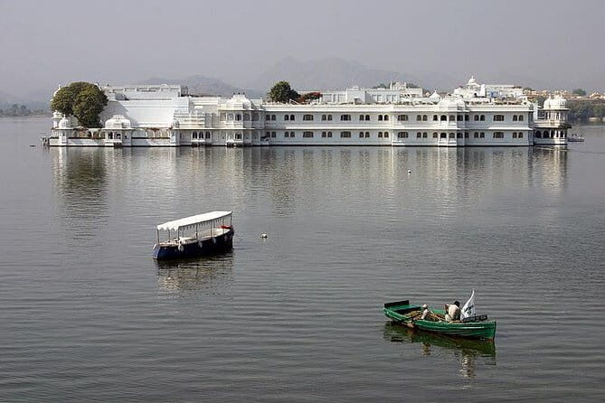 Jagmandir Island And Sunset Boat Ride On Lake Pichola, Udaipur Without Transfers - The 1-Hour Lake Pichola Boat Ride: Views, Light, and Calm Water