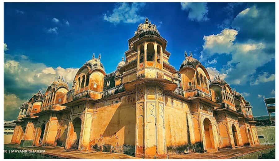 Jaipur: Ajmer & Pushkar Day Trip with Lunch & Camel ride - Pushkar Bazaar shopping in 30 minutes: spend your time smart