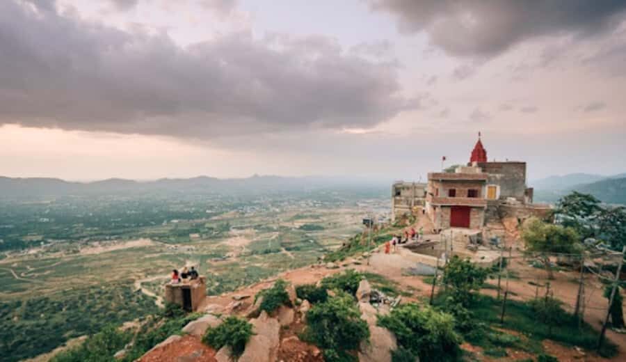 Jaipur: Ajmer & Pushkar Day Trip with Lunch & Camel ride - Ajmer Sharif Dargah + Adhai Din Ka Jhonpra: what to actually look for