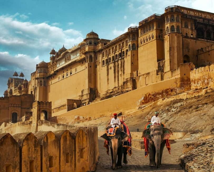 Jaipur: Amber Fort, Stepwell & Jal Mahal with Pickup - Jal Mahal on Man Sagar Lake: why the Water Palace feels mysterious
