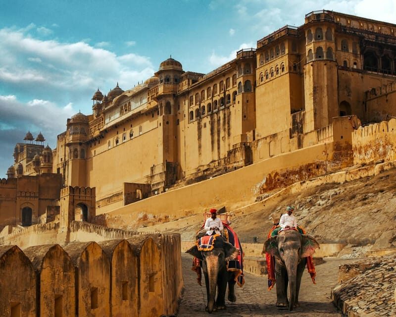 Jaipur: Amber Fort, Stepwell & Jal Mahal with Pickup - Guide quality and language: what to expect (including Suresh)