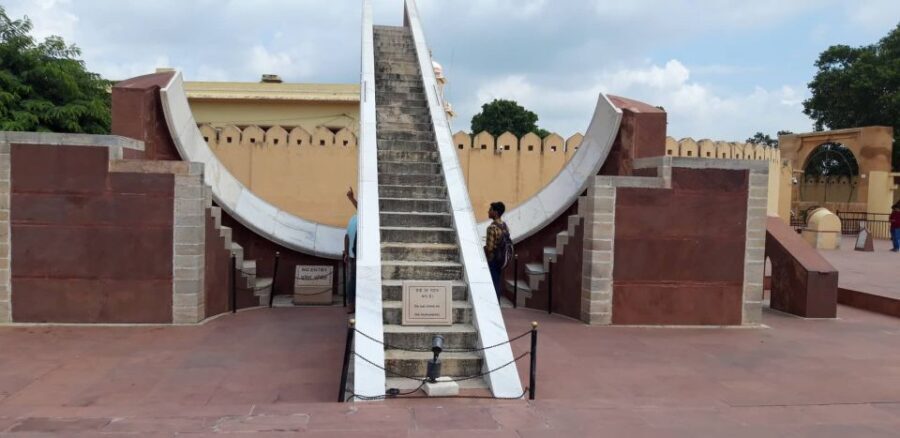 Jaipur: City Sightseeing Private Full-Day Guided Tour - Hawa Mahal: The Palace of Winds Up Close