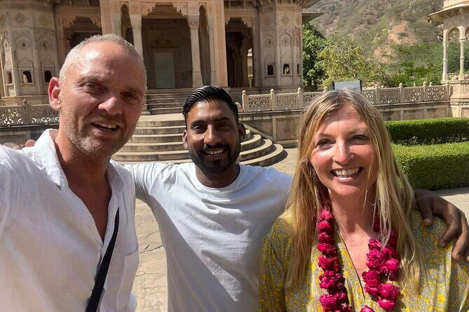 Jaipur City Tour with Traditional Flower Market Visit - City Palace, Jantar Mantar, and Isarlat Sargasuli Tower: royal design meets science and views