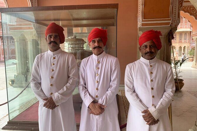 Jaipur Discovery with Guide and driver - Hawa Mahal: the Palace of Wind and a quick strategy for photos