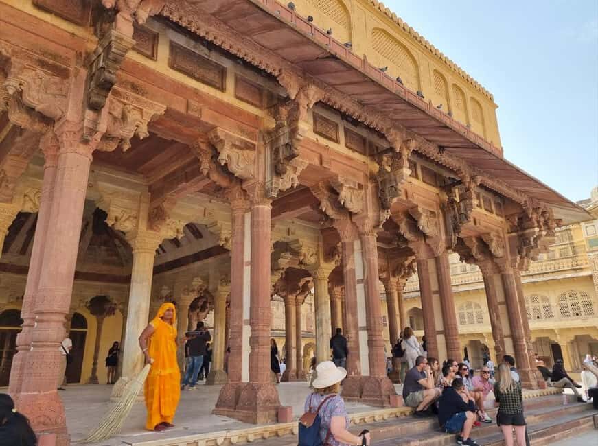 Jaipur: Explore the City's Historic Gems – Half-Day Tour - Panna Meena Stepwell: symmetry you can’t unsee