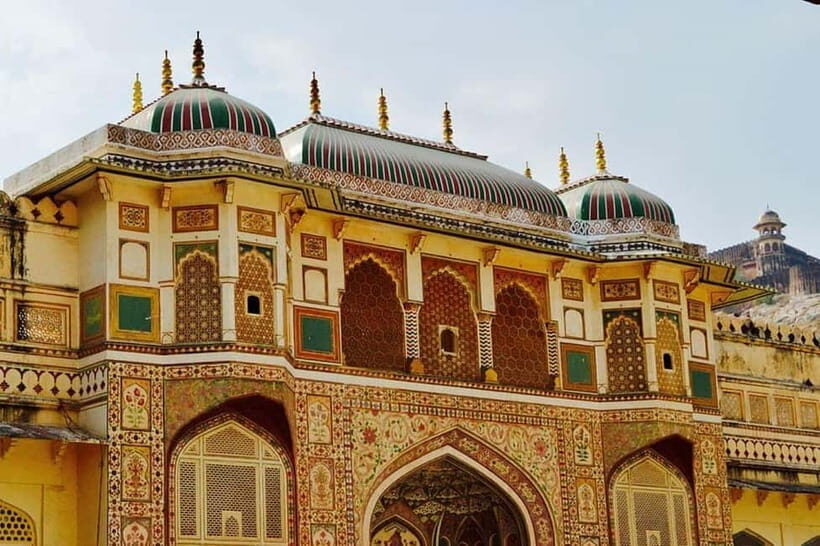 Jaipur: Full Day City sightseeing with Car, Guide & Lunch - Hawa Mahal: seeing the city through the Palace of Winds