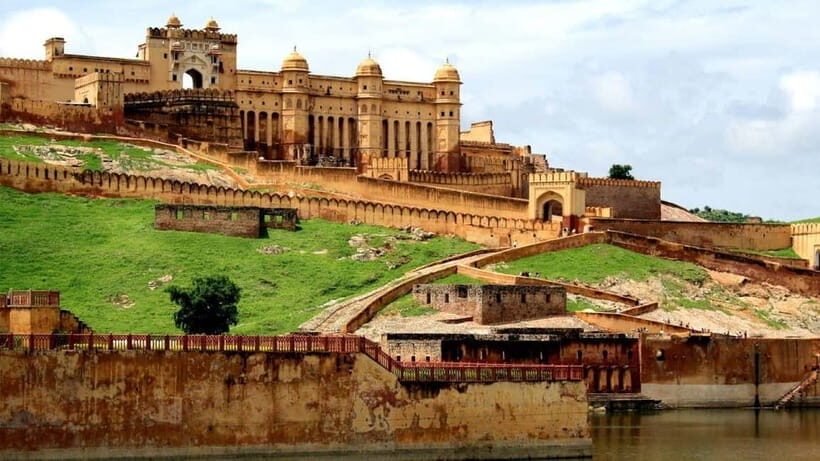 Jaipur: Full Day City sightseeing with Car, Guide & Lunch - City Palace: where royal Jaipur becomes a walk-through