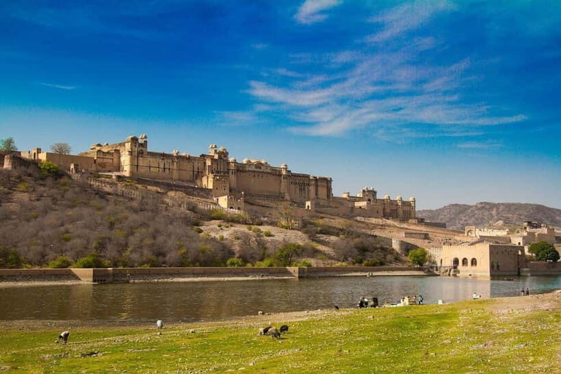 Jaipur: Full Day City sightseeing with Car, Guide & Lunch - Lunch in Jaipur: how to make the most of the 1-hour break