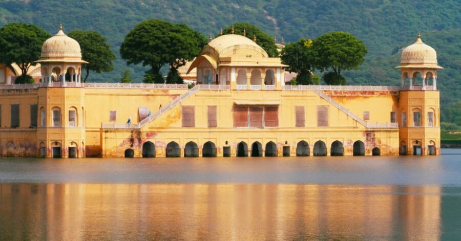 Jaipur: Full-Day Private City Tour by Car with Guide - Your guide and driver: what makes the day feel safe and smooth