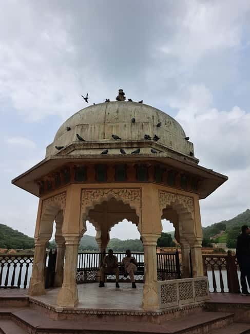 Jaipur Half Day Tour By Tuk Tuk With Local Chaiwala - Shopping time in Jaipur: what to look for (and how to shop smart)