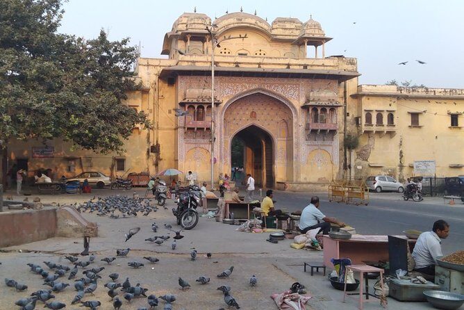 Jaipur Heritage Walking Tour - Local life, Havelis and Temples - Hawa Mahal exterior: the 1799 viewing idea in plain sight