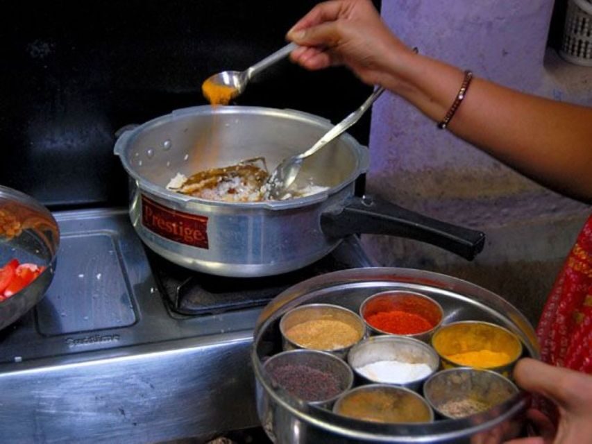 Jaipur: Home cooking class tour with lunch/dinner. - Veg vs non-veg: how choices show up at the table
