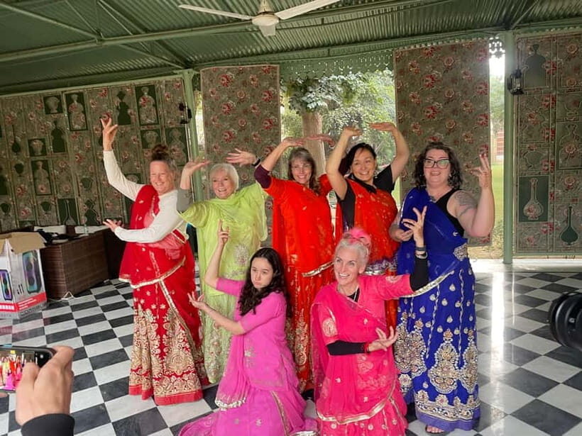 Jaipur: Namaste Bollywood l Dance like a Star - Warm-Up, Music Cues, and How They Teach the Song