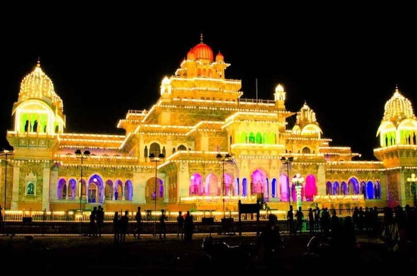 Jaipur: Night Tour of Amer & pink city by an open air jeep - Hawa Mahal after dark: the iconic facade, but slower and more readable