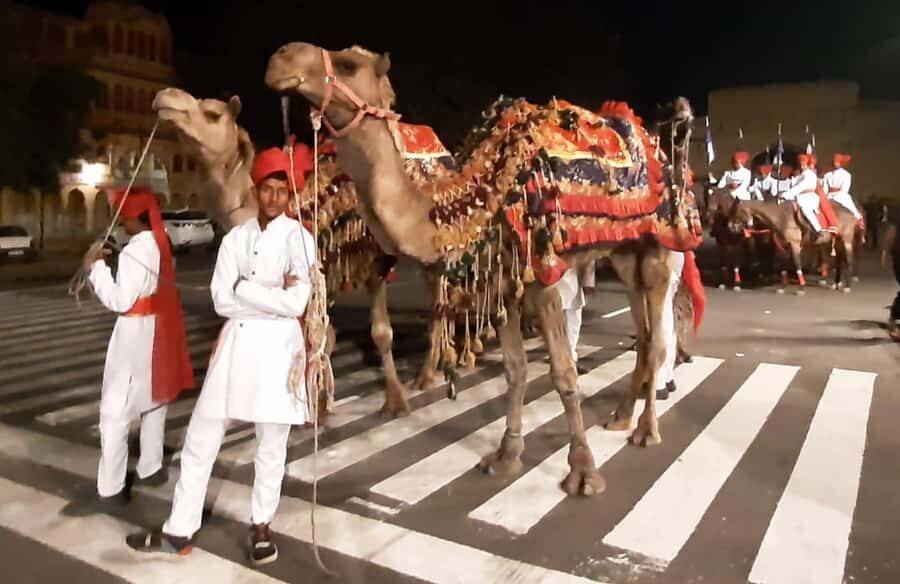 Jaipur: Night Tuk-Tuk Tour With Friendly Local Driver - How your driver can tailor stops for dinner and markets