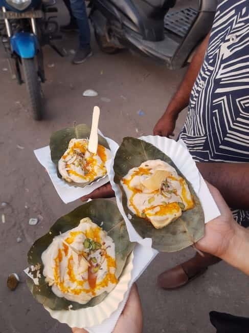 Jaipur : No Diet Club Amazing Street Food Tasting in Jaipur - Aloo tikki and dahi badas with chutneys: the flavor math