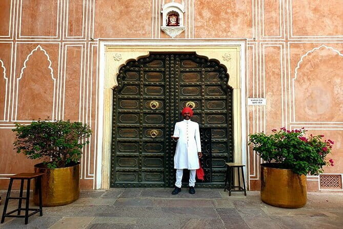 Jaipur One Day Private Sightseeing Tour with Guide - Getting Oriented: Pickup, Private Car, and a 7:00 am Start