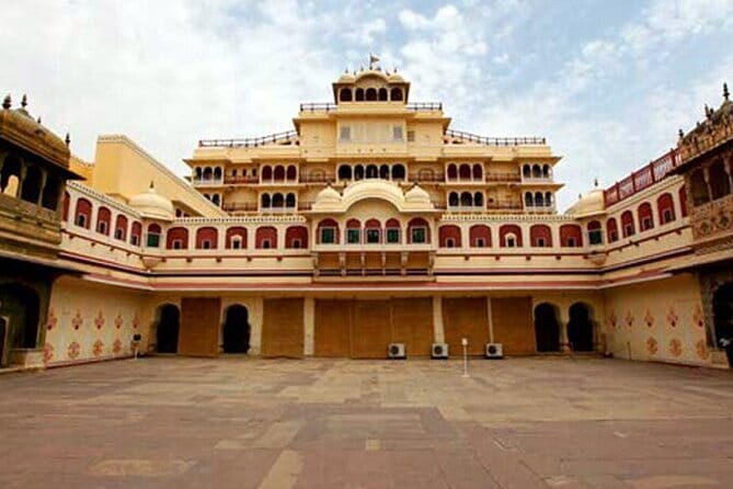 Jaipur One Day Private Sightseeing Tour with Guide - Hawa Mahal’s Honeycomb Facade and Breeze Windows
