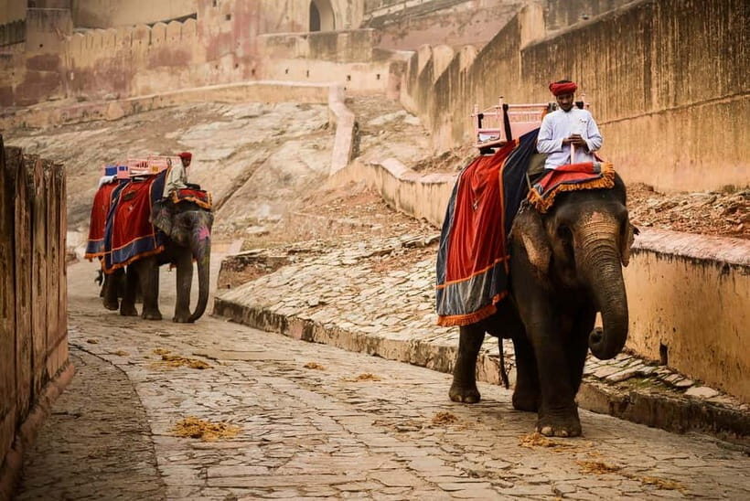 Jaipur: Private Full-Day City Tour By Tuk-Tuk with Pick-Up - Gaitor Ki Chhatriyan: A Quiet Break Outside the City Walls