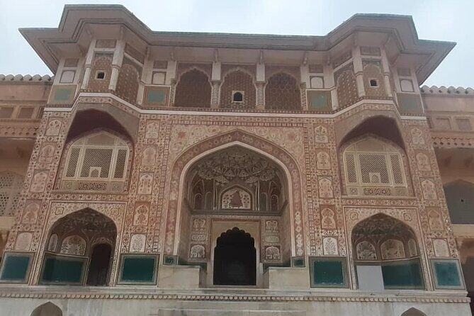 Jaipur: Private Guided Full Day tour Of Jaipur - Amber Fort to Jal Mahal: fort grandeur and a postcard water view